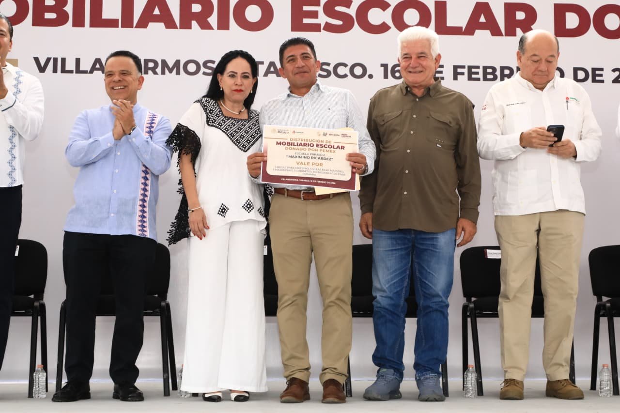 Pemex y Gobierno del Pueblo equipan escuelas de Tabasco