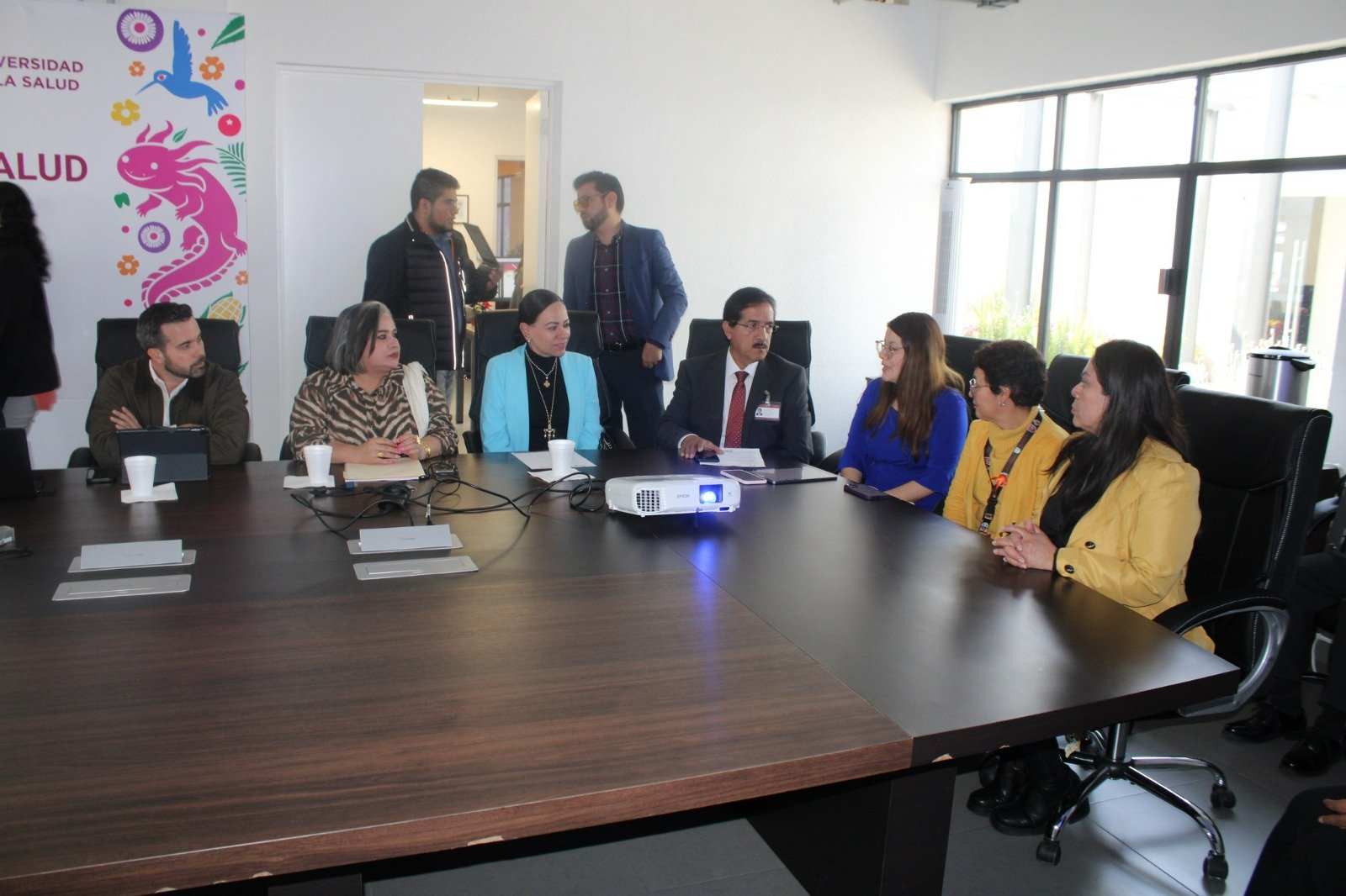 Visita delegación tabasqueña la Universidad de la Salud en la CDMX