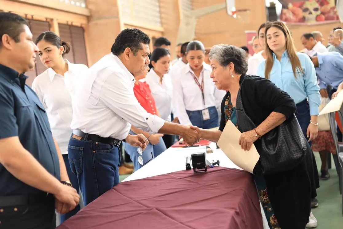 Lleva Gobierno del Pueblo atención directa y servicios gratuitos a familias de Jalpa