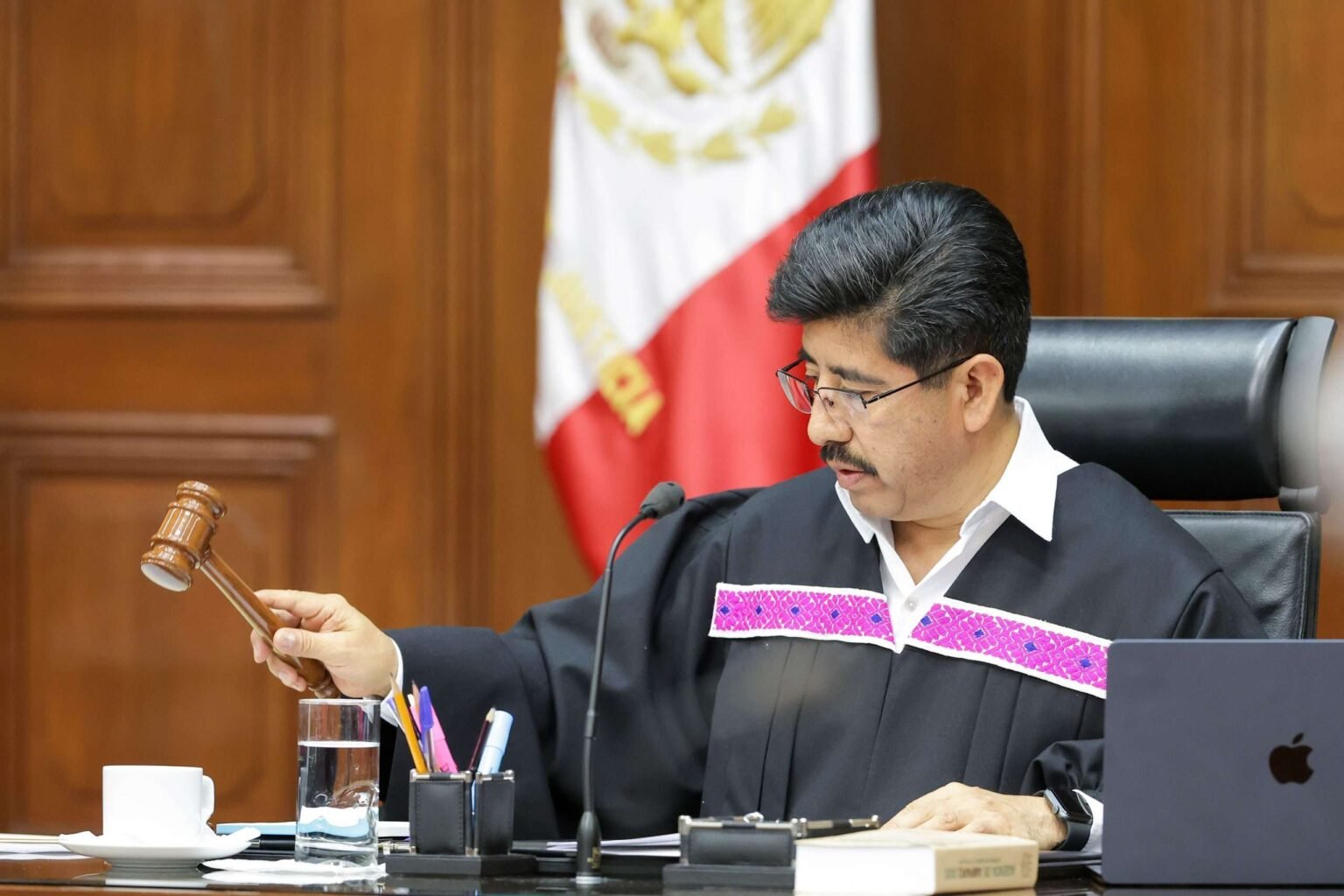 Revés doble a Grupo Salinas: SAT cobrará deuda y cuentas de casinos siguen bloqueadas