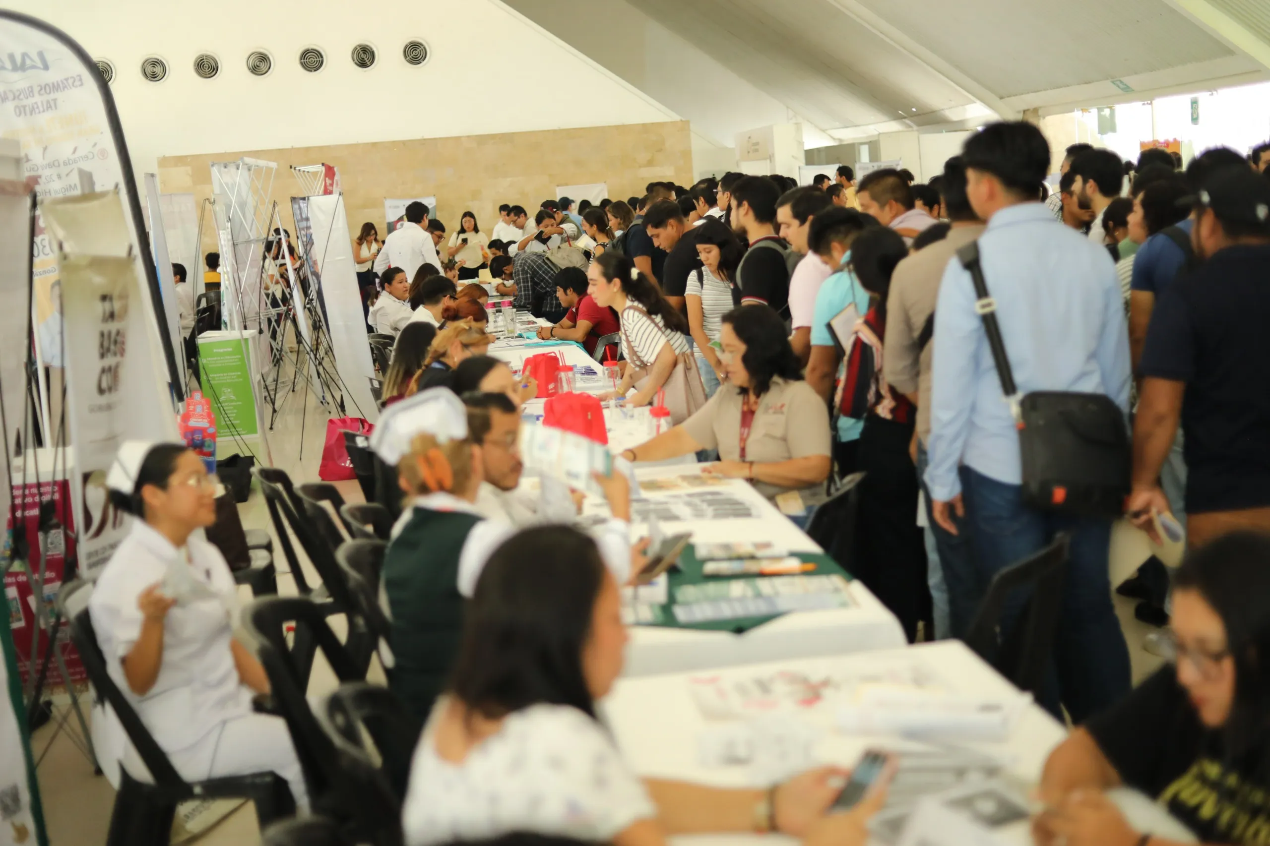 Feria del Empleo en Villahermosa ofrece 3,300 vacantes a jóvenes tabasqueños