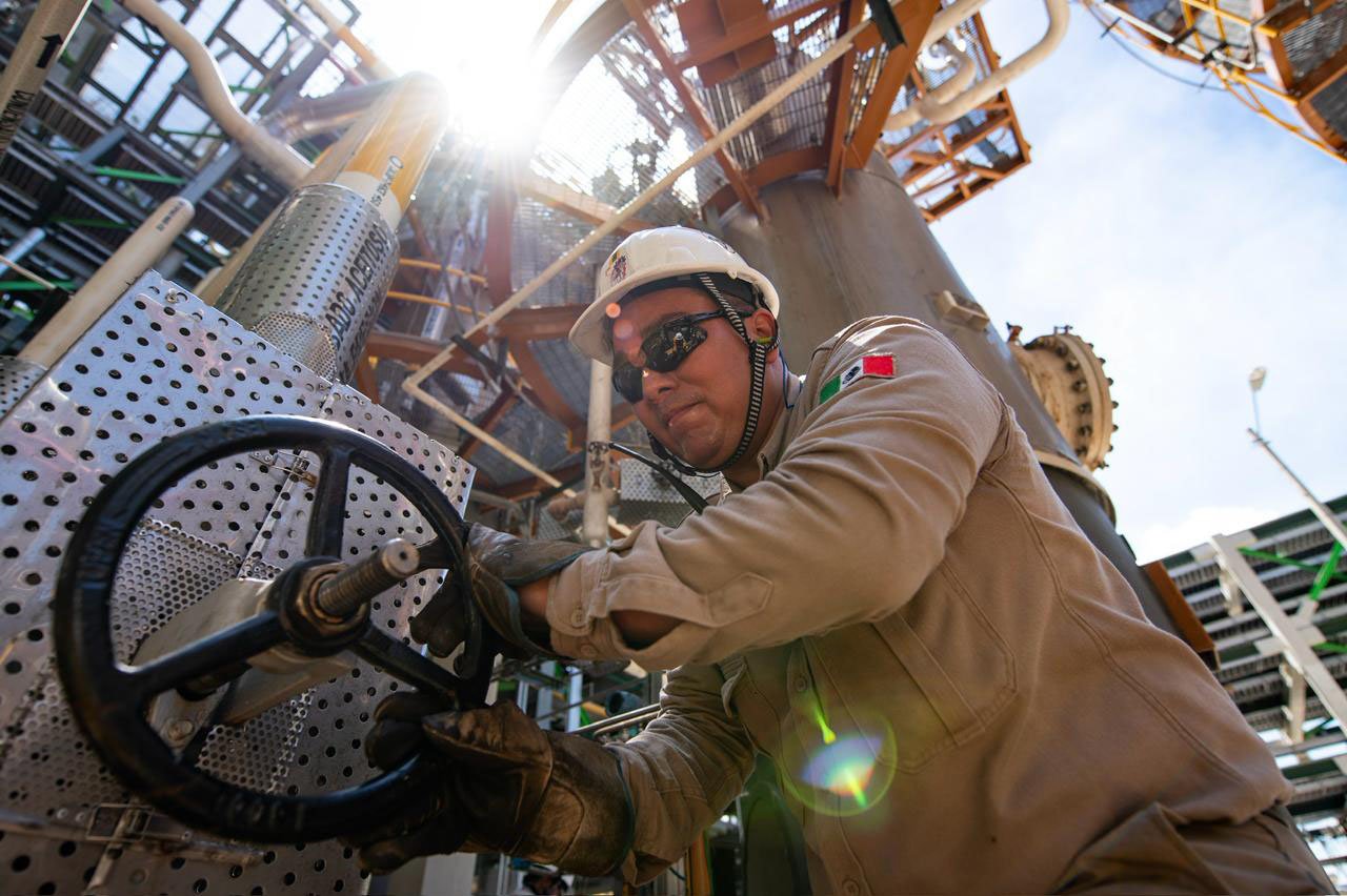 Soberanía energética en marcha:Pemex eleva refinación y reduce importaciones