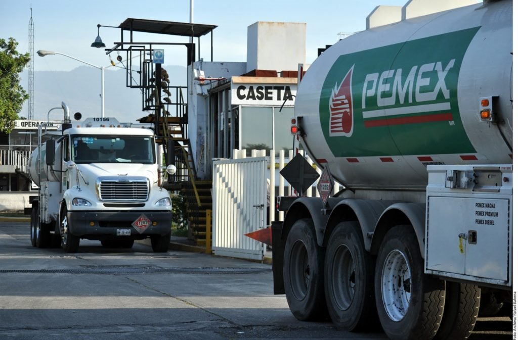 Paradas el 70% de unidades de carga por falta de pago de Pemex: Canacar 