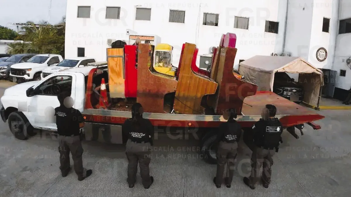 Aseguran 16 tragamonedas en cateo federal en Centro