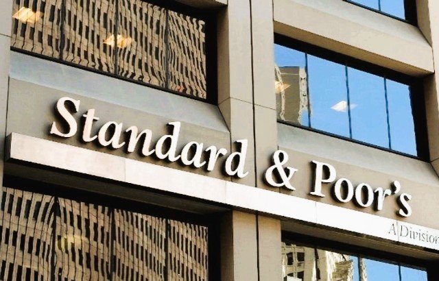 Perspectiva negativa alcanza a Pemex, CFE y bancos en México