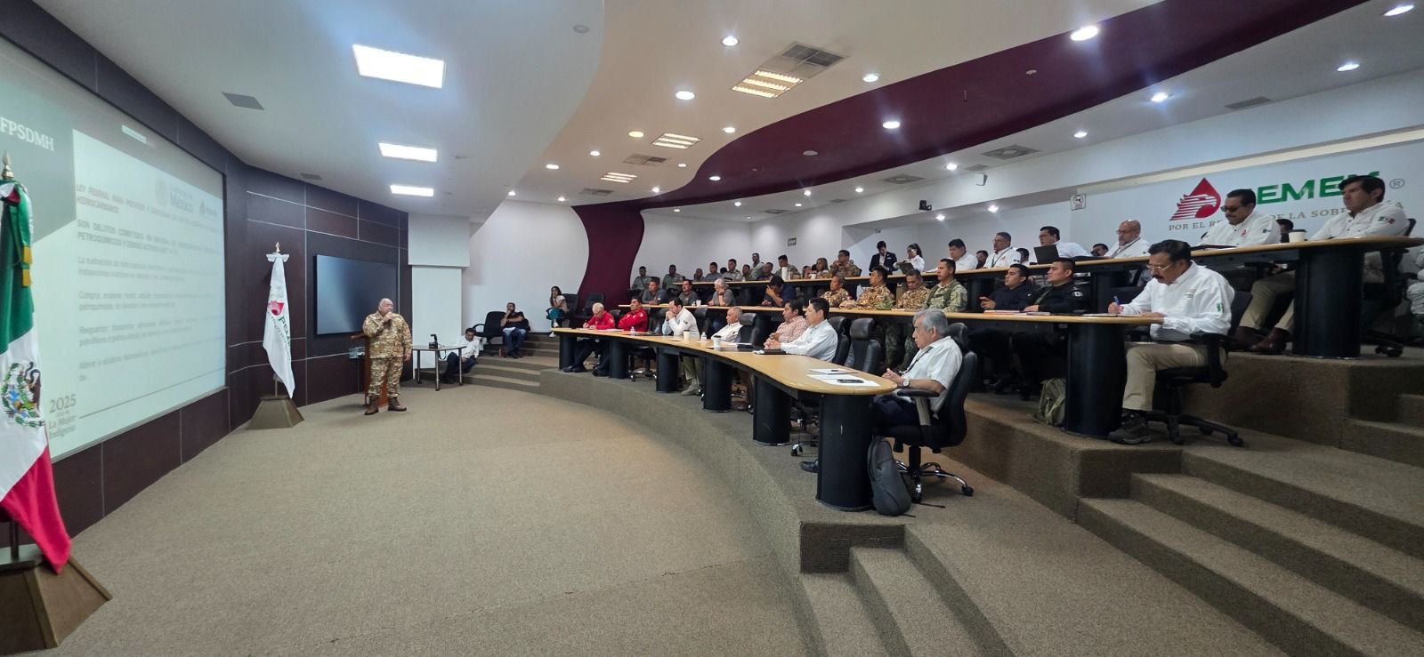 Pemex capacita a fuerzas de seguridad para frenar el huachicol