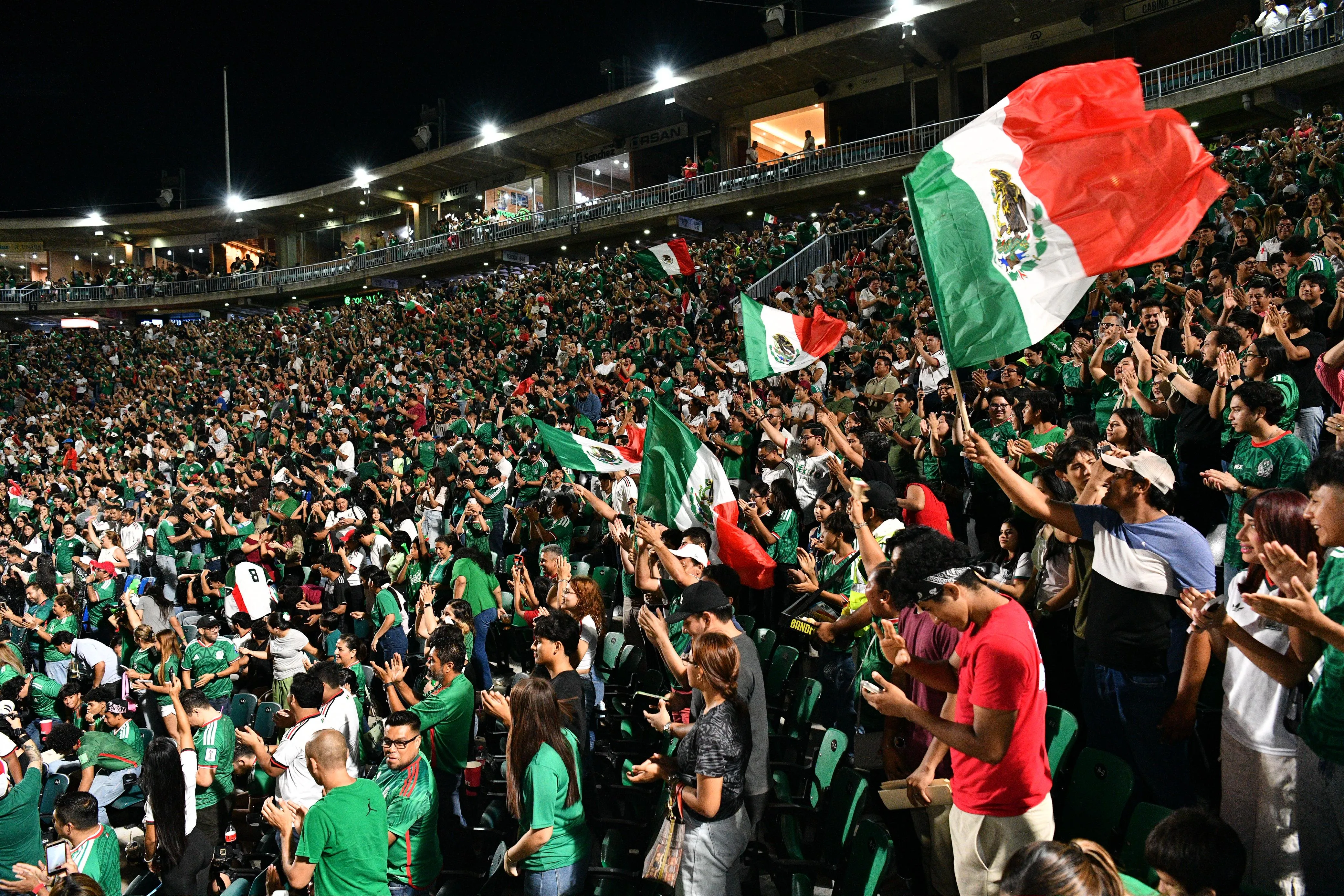 Pasión tricolor se vive al máximo en el Centenario; reúne a familias para ver el México vs Ecuador