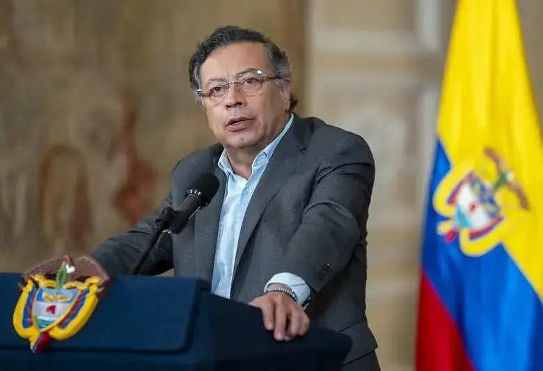 Petro insta a Trump a leer 'Cien años de soledad' para superar su ignorancia