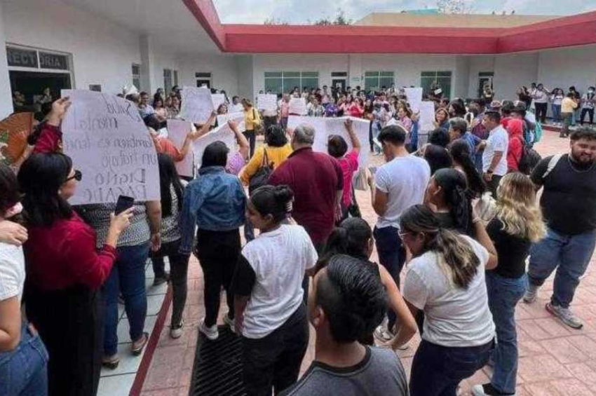 Protesta personal administrativo de la UPCH; reclaman pago de prestaciones 