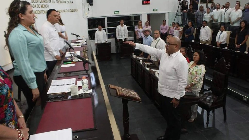 Óscar Tonatiuh Vázquez nuevo titular de la FGE 