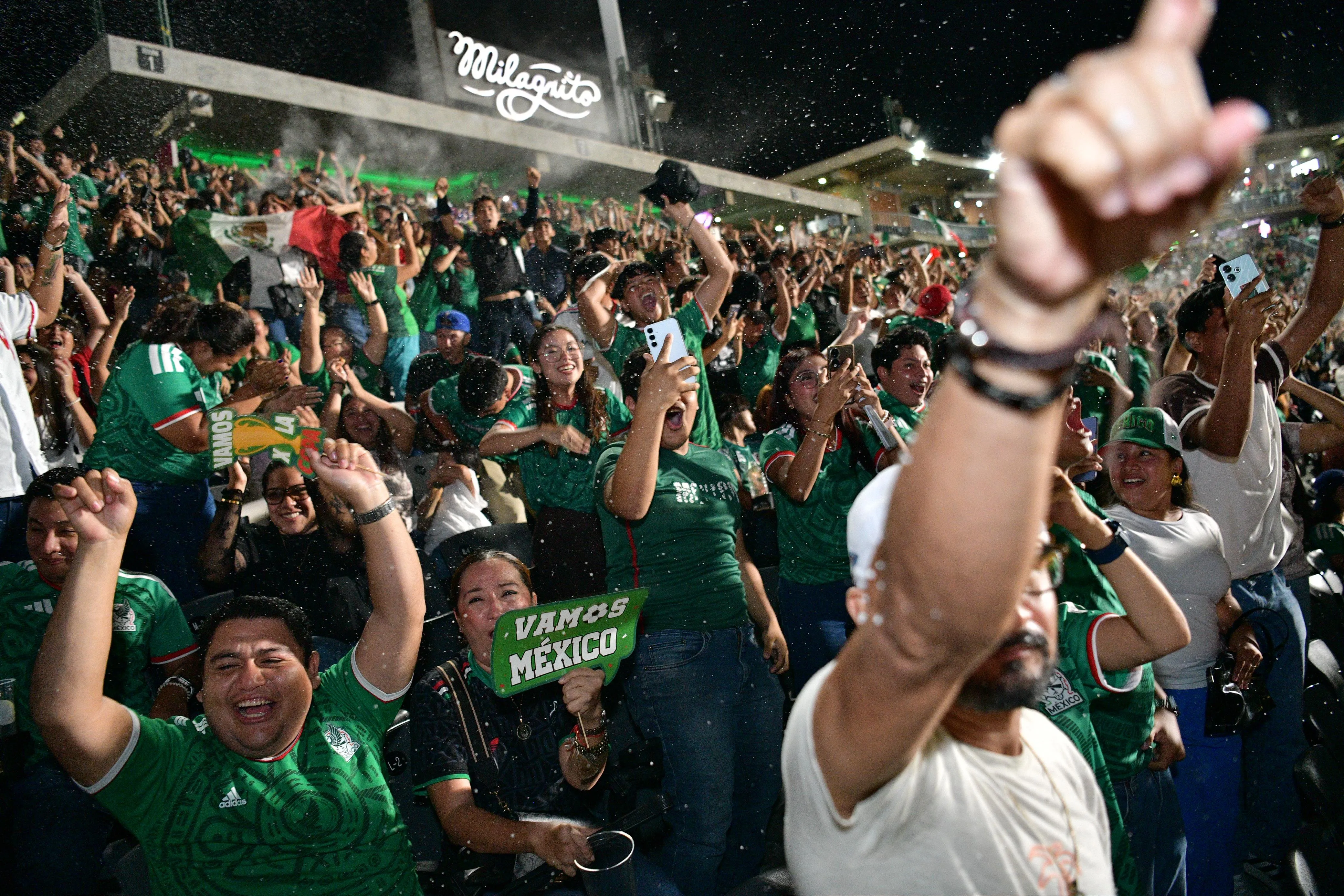 Miles de tabasqueños apoyan hasta el último aliento a la Selección Mexicana
