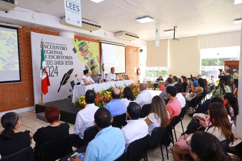 Clausura Yolanda Osuna VIII Festival Macondo en la Universidad Olmeca