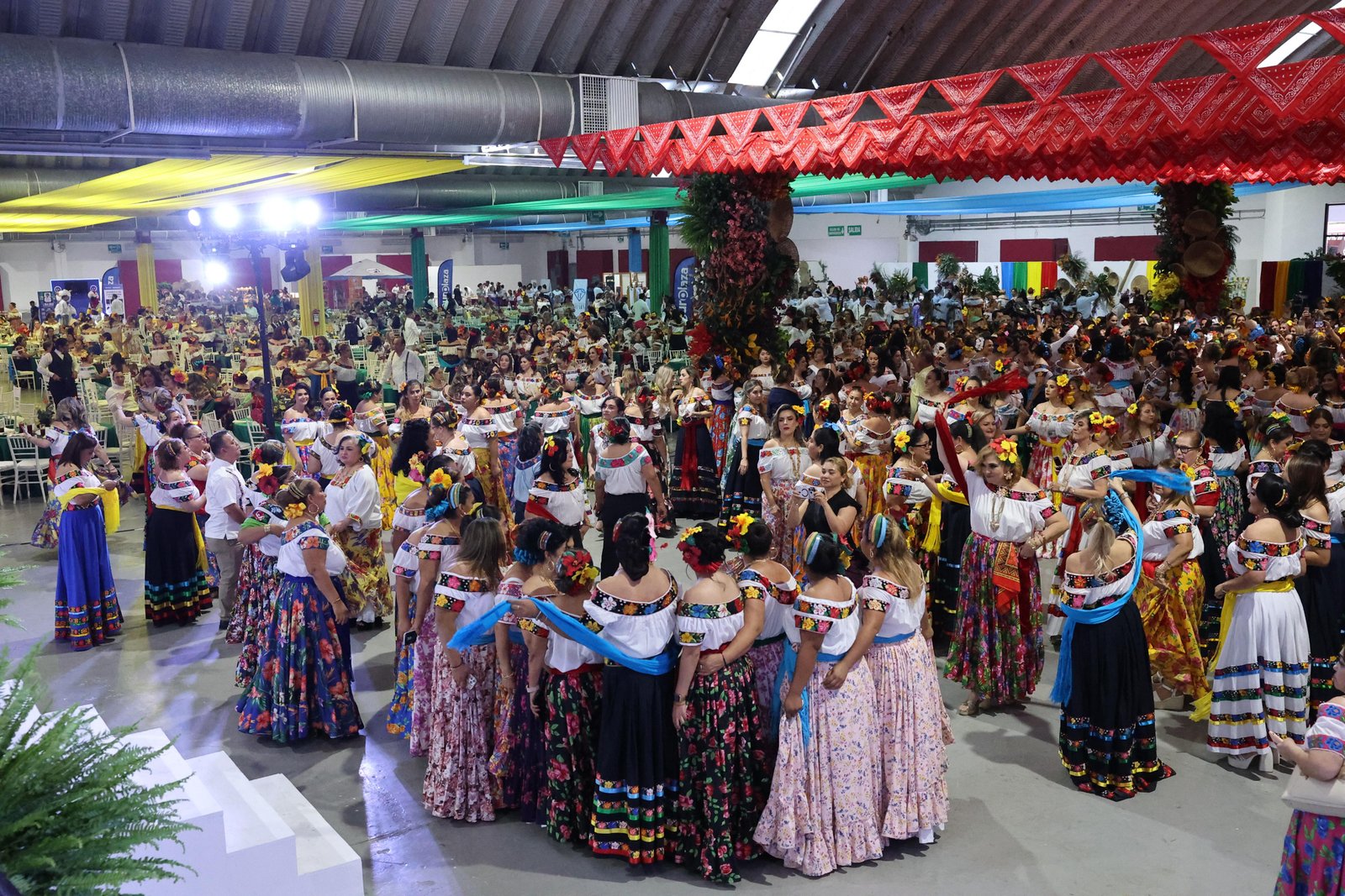 Evento Orgullosamente Tabasqueña 2026 reunió apoyo para 24 centros
