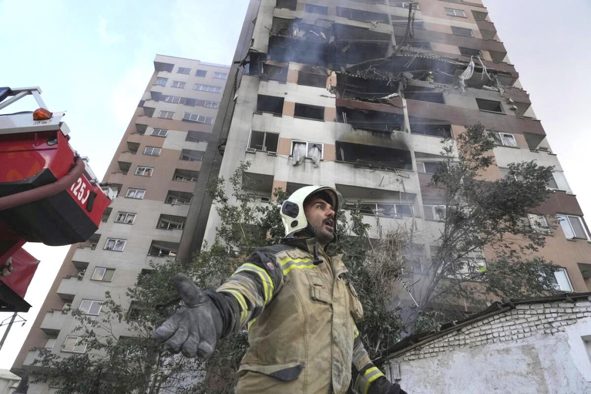 Ataque aéreo en Teherán deja 60 muertos, entre ellos 20 niños