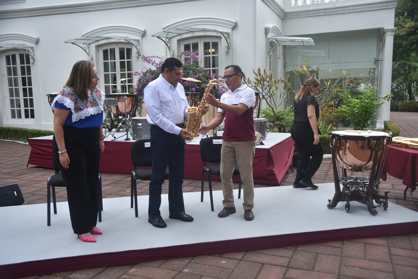 Javier May entrega instrumentos a la Banda Sinfónica del Estado tras décadas de abandono