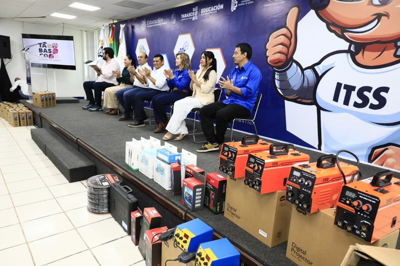 Javier May entrega 12 mdp en equipo e infraestructura al Tec de la Sierra