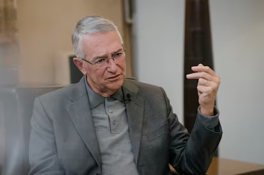 Salinas Pliego sin posibilidades para 2030, según encuestas