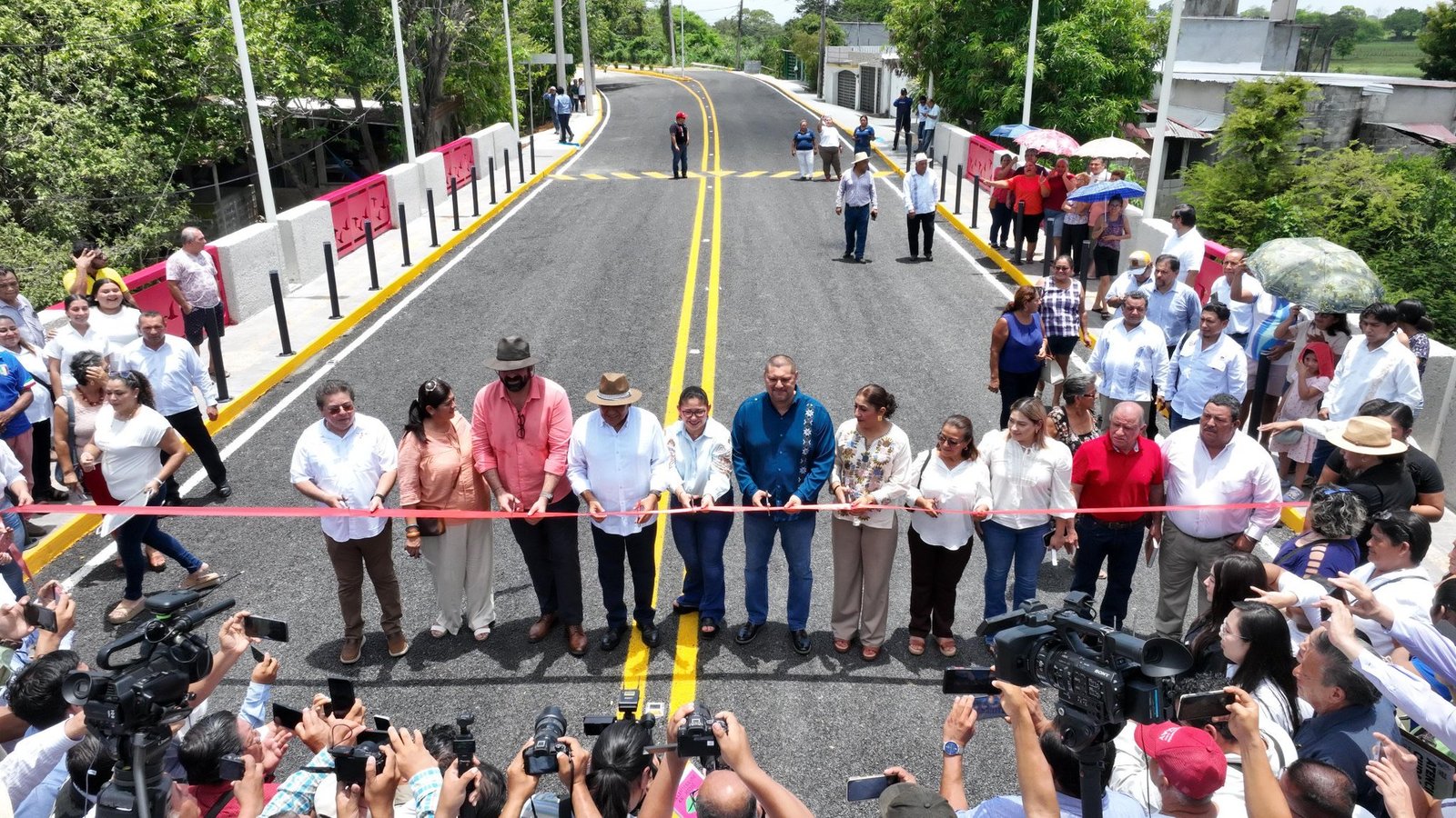 Gobierno del Pueblo entrega puente Guapinol tras 40 años de abandono