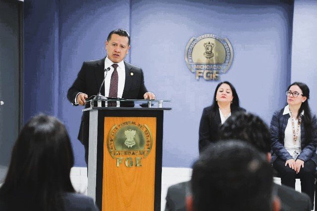 Menor de edad, homicida de Carlos Manzo: Fiscalía