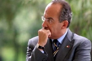 Deportan a periodista italiano  “por incidente” con Calderón