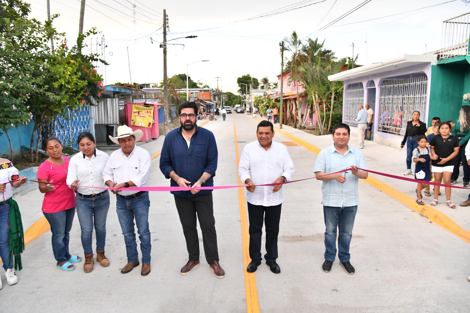 Cumple Javier May compromiso con Tacotalpa