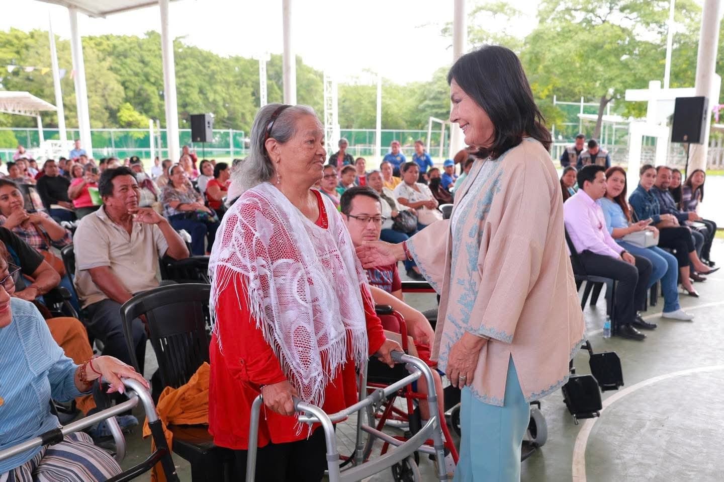 Entrega Yolanda Osuna apoyos funcionales que devuelven movilidad y dignidad en Centro