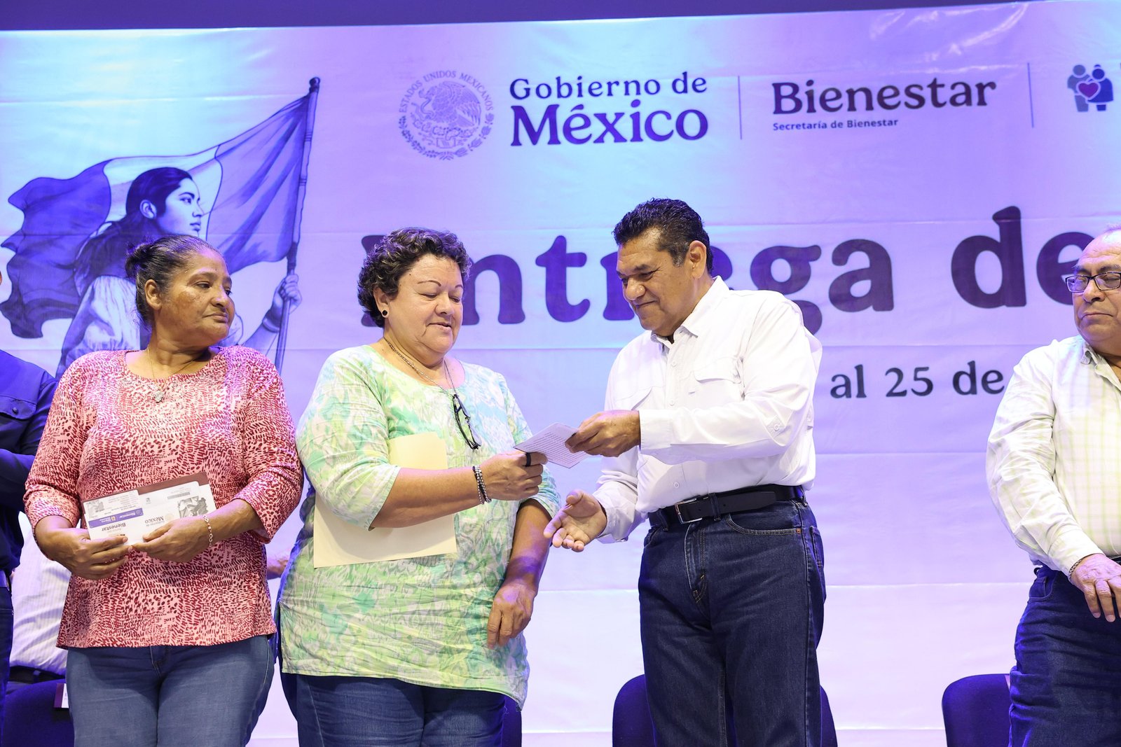 Entregan 407 tarjetas de Pensión Bienestar en Cárdenas