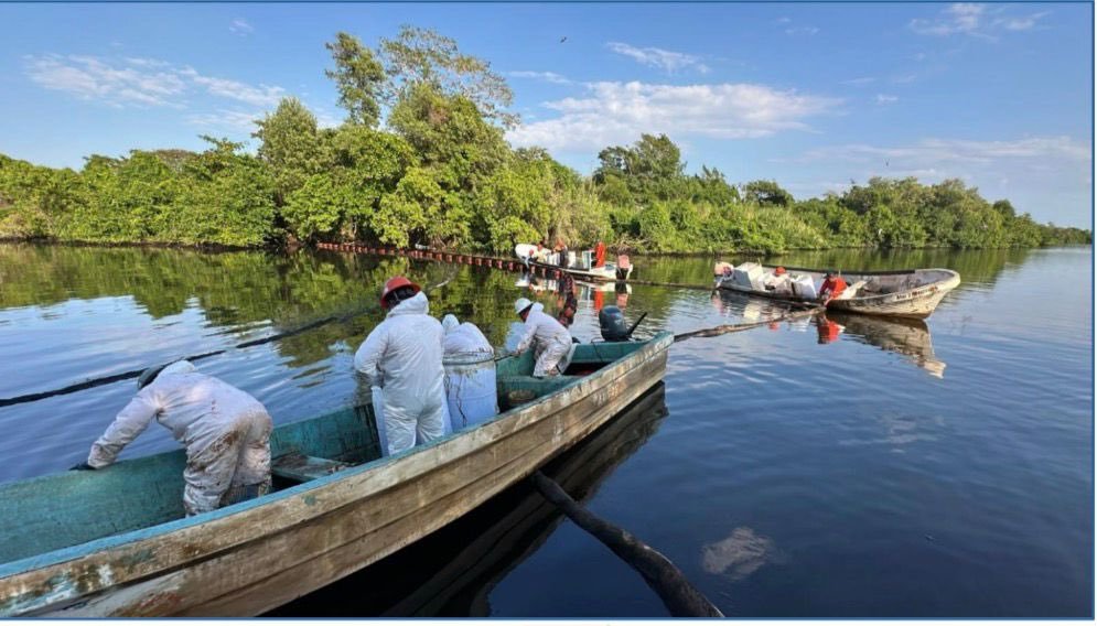 Derrame de hidrocarburo en Río Seco sigue en contención