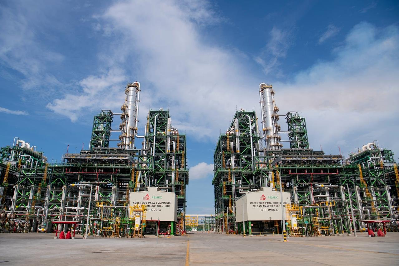 Refinería Dos Bocas opera normal tras “flamazo”: Pemex