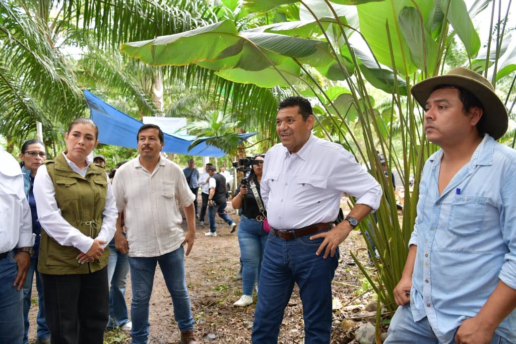 “Ya no hay mano de obra en el campo porque cada quien trabaja ahora su tierra”, afirma el Gobernador
