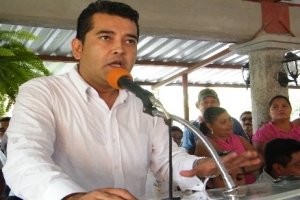 Igual a un “bandido”, Granier vuelve a agarrar como negocio la inundación: Sánchez Ramos