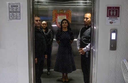 Alcaldesa de Tijuana prohíbe a regidora usar elevador: “es mío, yo decido” 