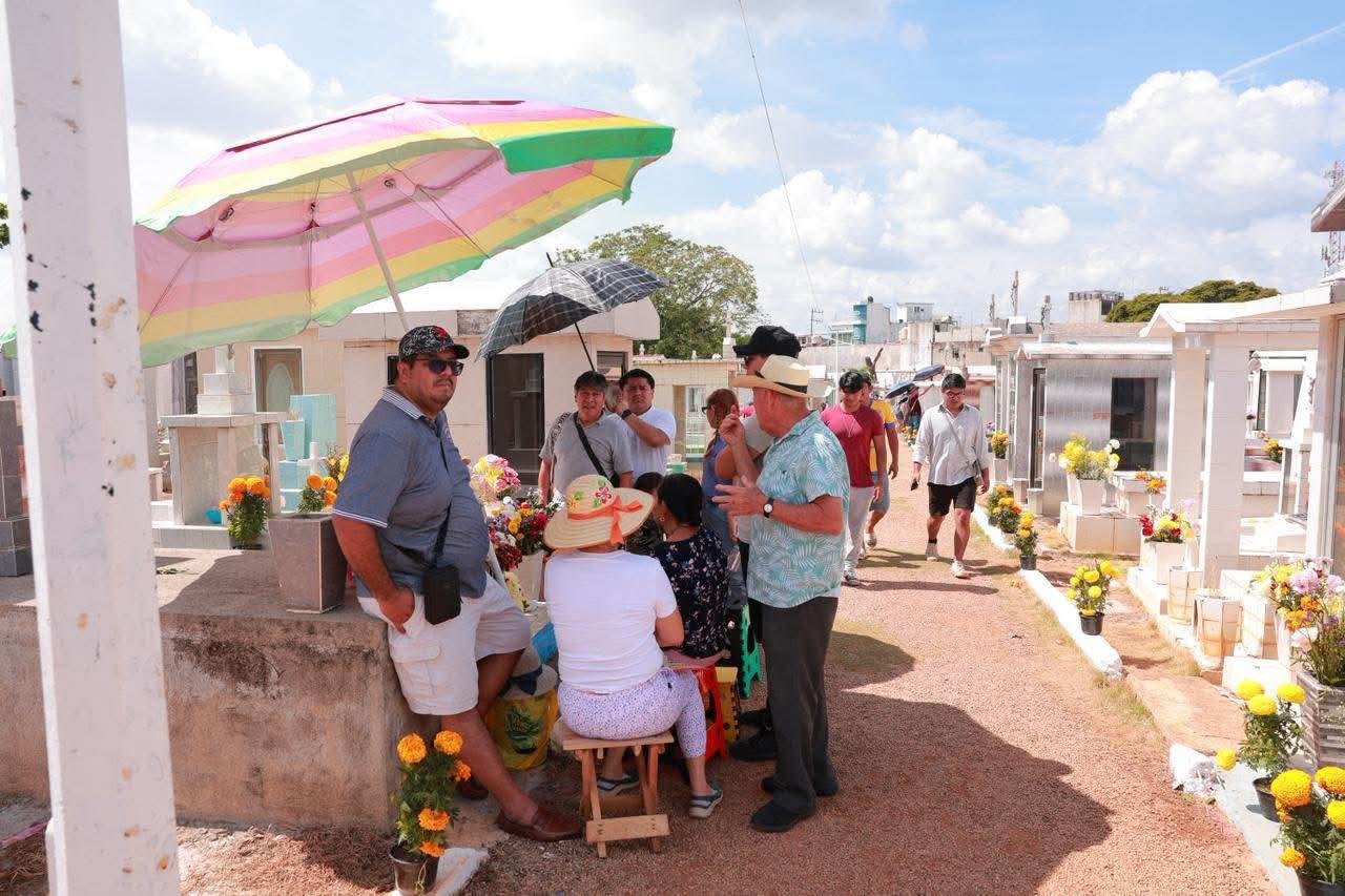 Más de 47 mil personas visitaron panteones en Centro por Día de Muertos