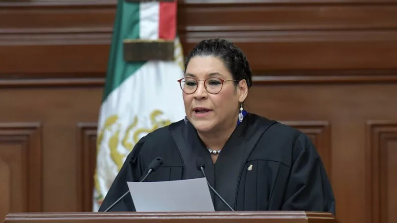 Batres denuncia alza de 17.2% en presupuesto de la Corte y regreso de seguros privados