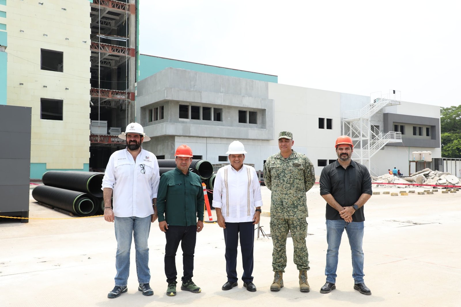 Supervisa Javier May obras del Hospital de Alta Especialidad en Cárdenas