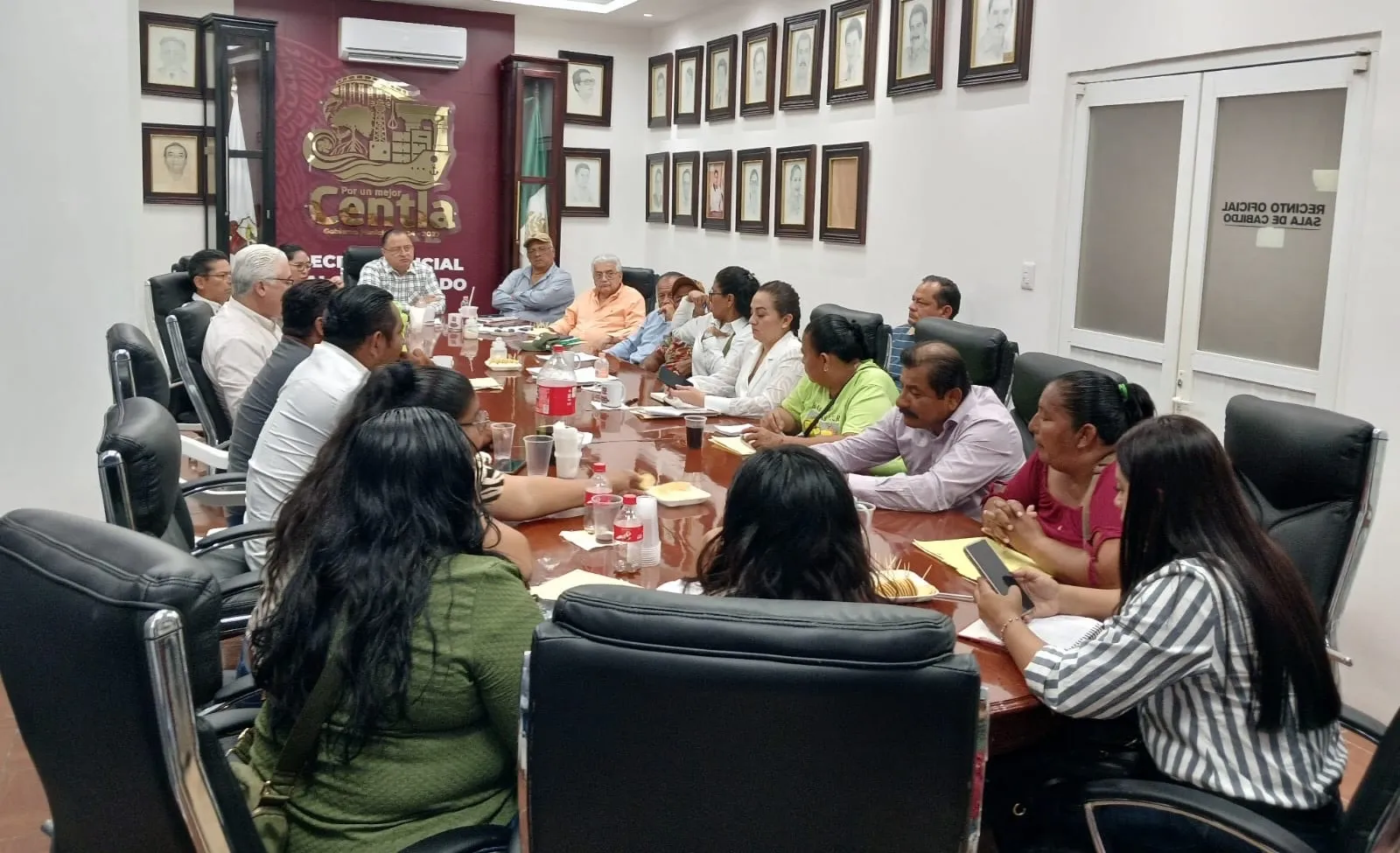 Mesa de diálogo en Centla aborda inquietudes por actividad de Pemex