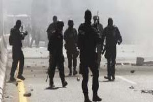 Chocan normalistas y policías en Chilpancingo; dos muertos