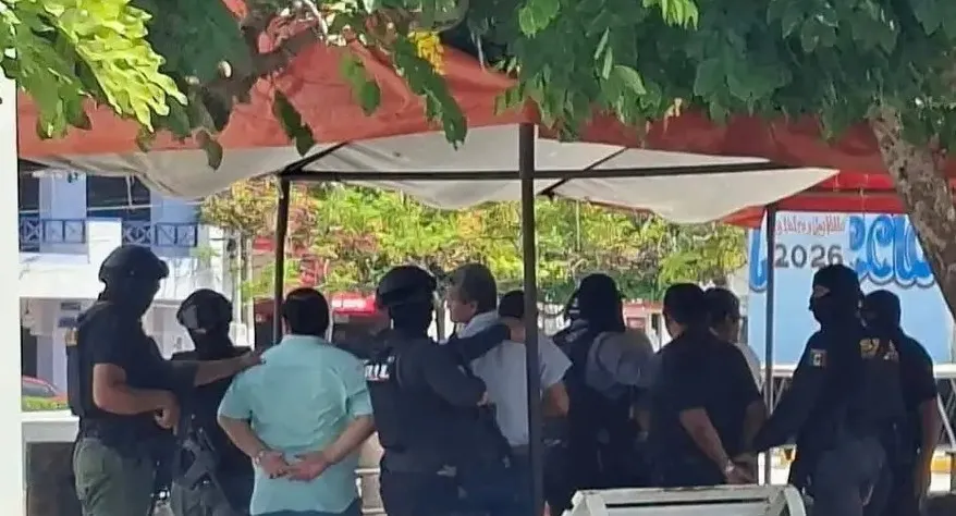 Operativo Enjambre en Paraíso: 5 detenidos y alcalde desaparece