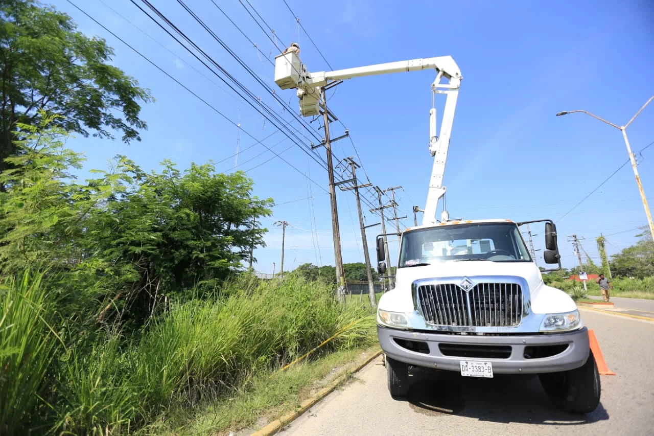 Inician mantenimiento eléctrico en Macuspana para reducir fallas