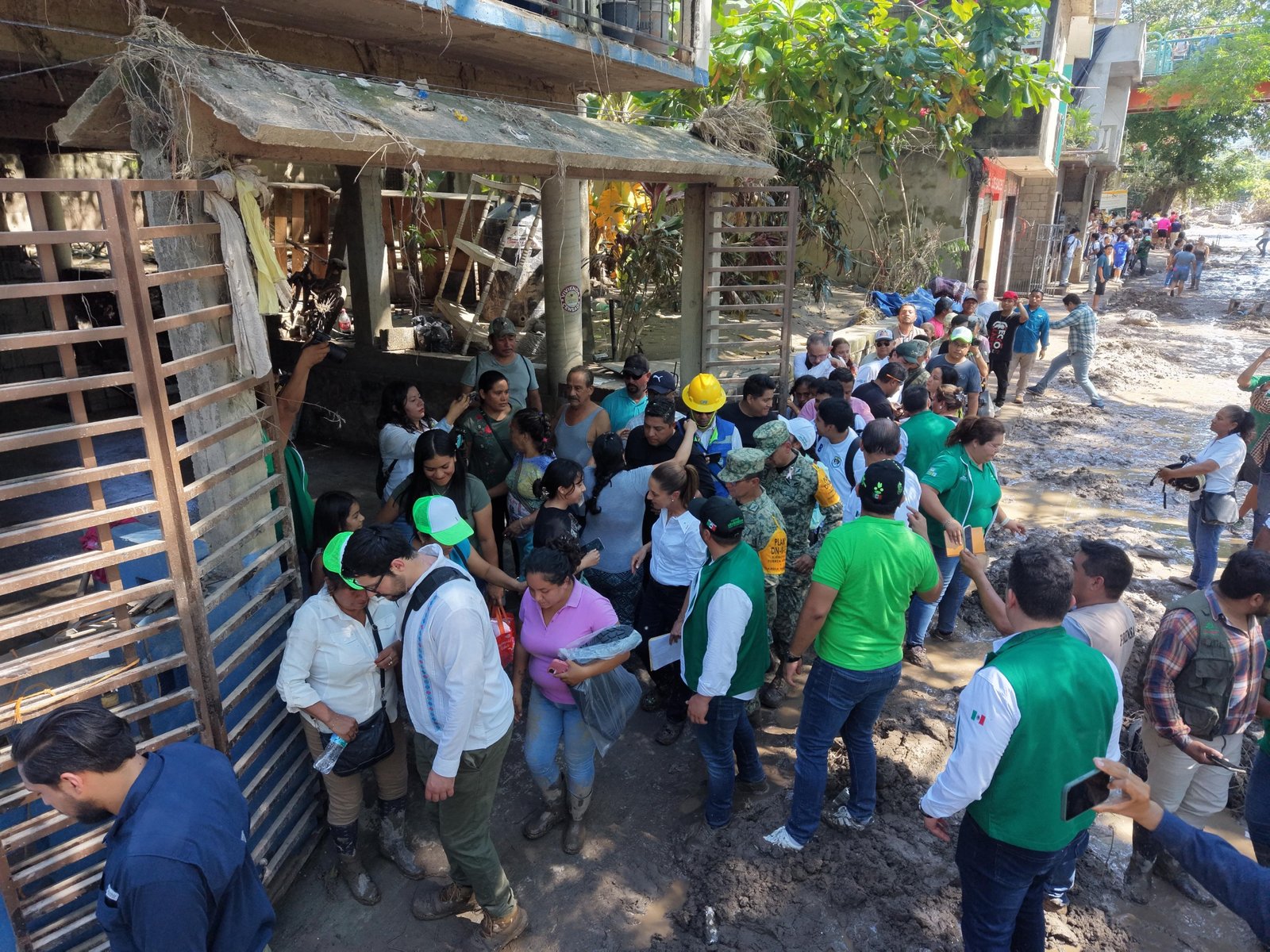 Sheinbaum visita zonas afectadas por lluvias en su tercer día de recorrido