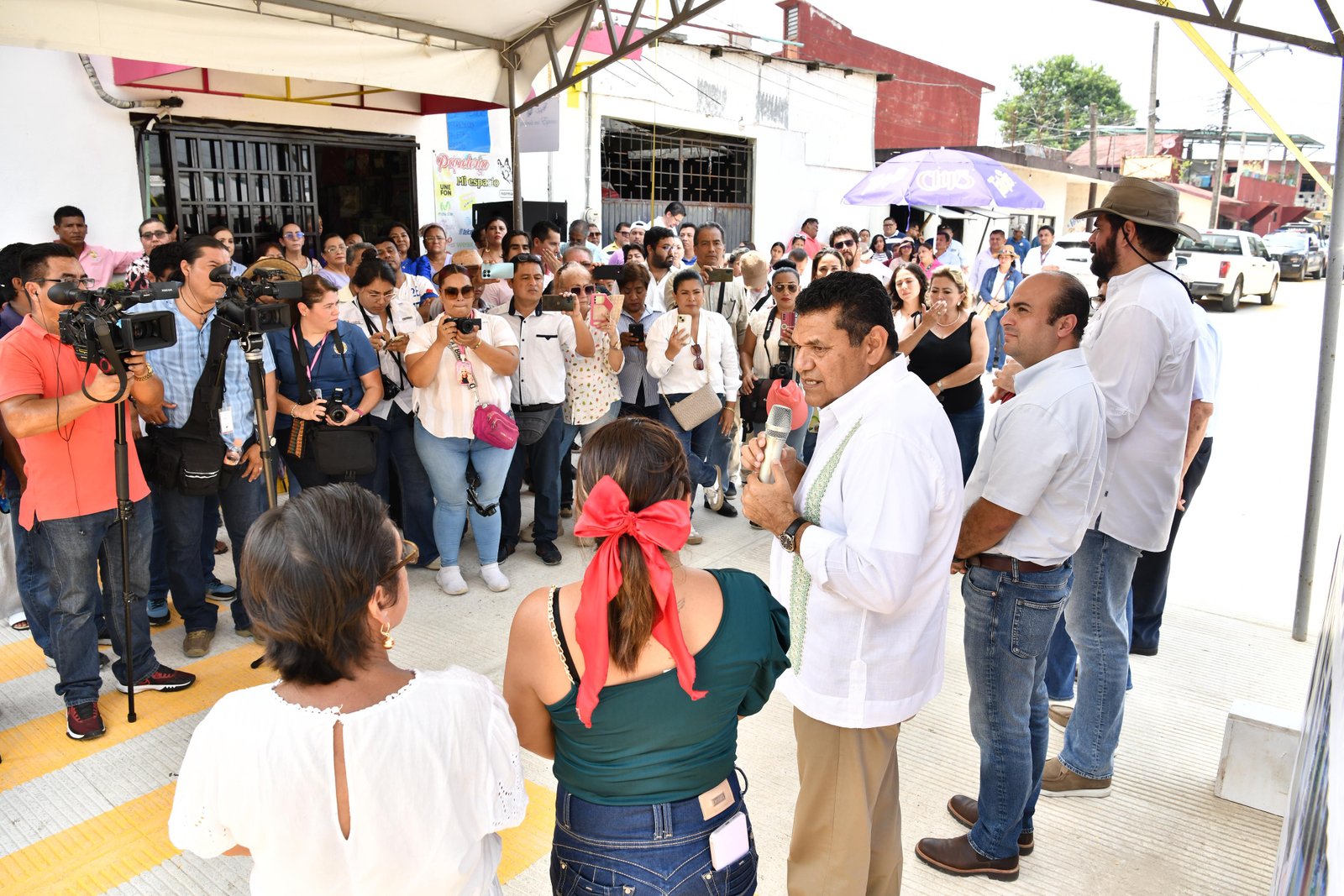 El gobernador Javier May confirmó la construcción de un hospital con 60 camas y especialidades médicas.