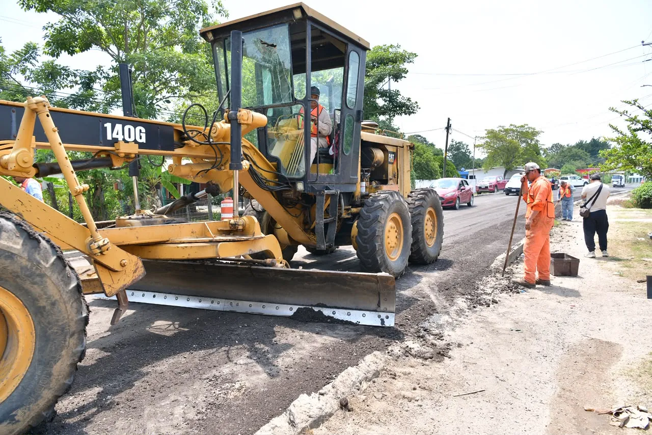 Supervisa Javier May obras de infraestructura caminera en Cunduacán