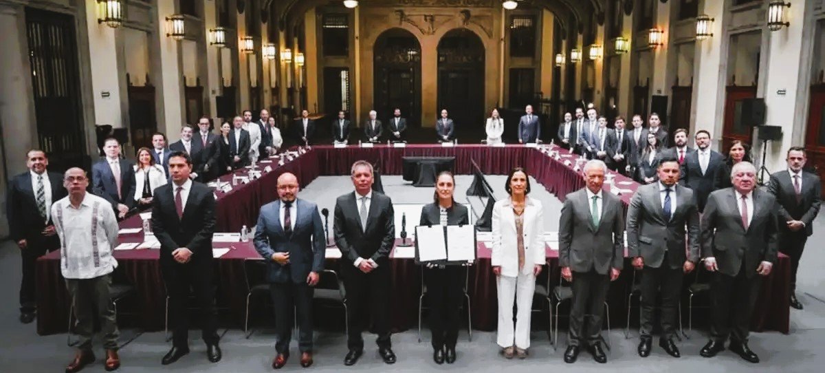 Fijan tope de 24 pesos a la gasolina en México