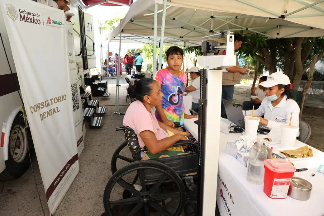 Llevan actas, bodas y apoyos a comunidad yokot'an en Tabasco