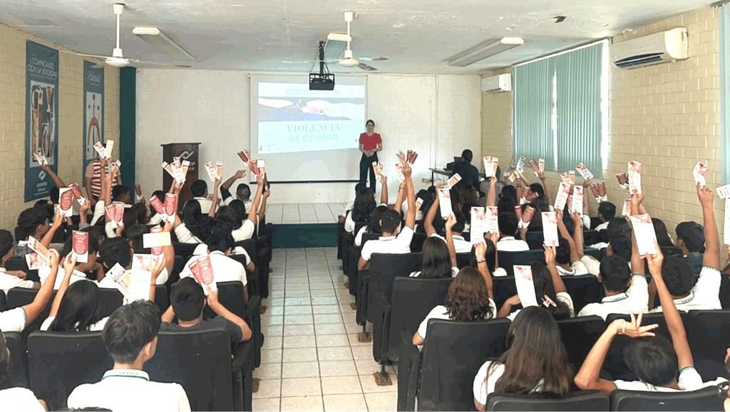Promueve Centro entre jóvenes prevención contra la violencia