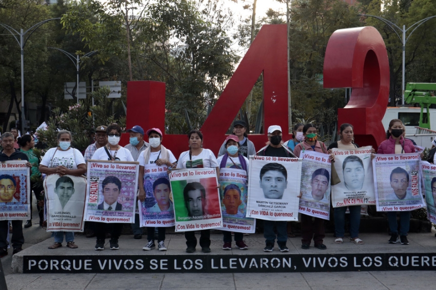 10 años de Ayotzinapa: la promesa de justicia de AMLO que queda pendiente 