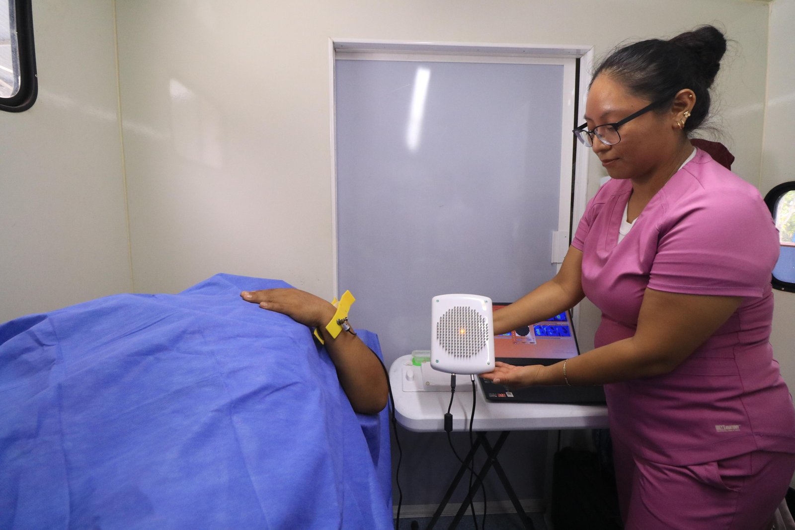 Implementa Salud mitógrafo portátil con IA para fortalecer la detección del cáncer de mama