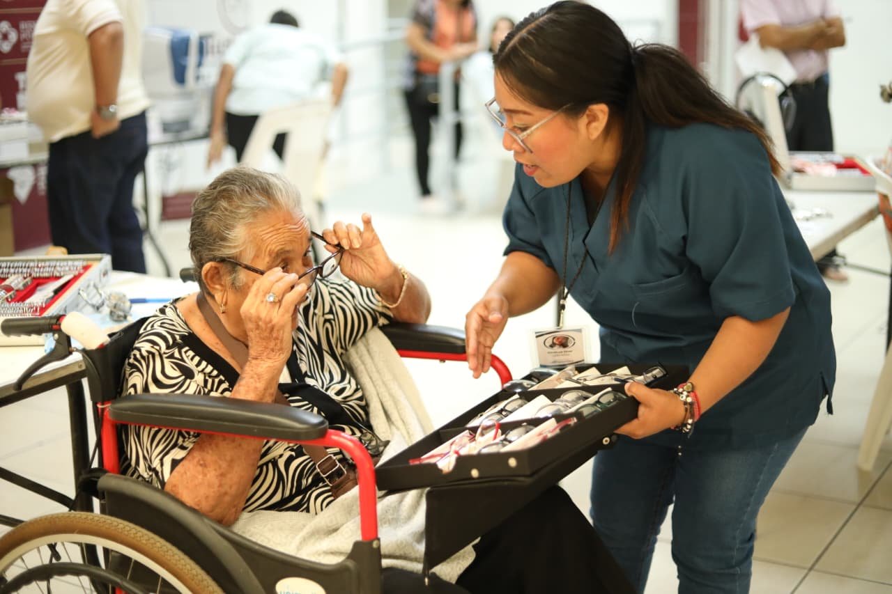 Beneficencia pública fortalece la inclusión en Tabasco con prótesis y aparatos auditivos