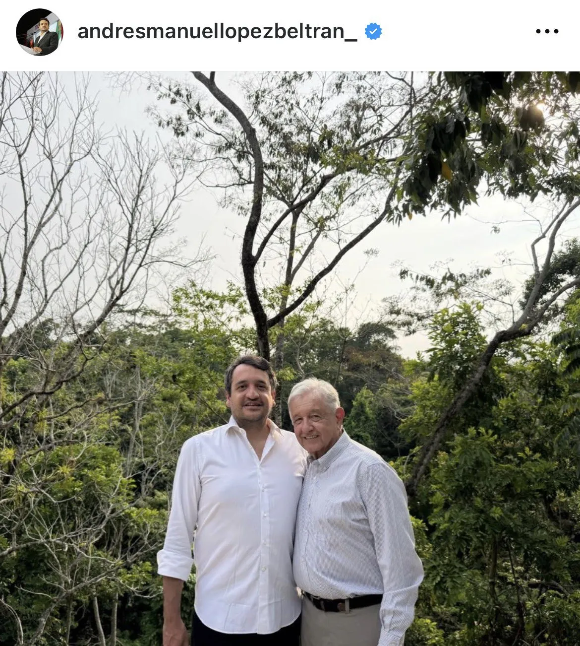 AMLO reaparece en foto publicada por su hijo en redes