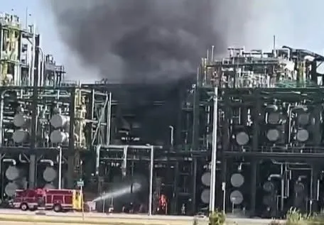 Controlan fuga con fuego incipiente en la Refinería Olmeca